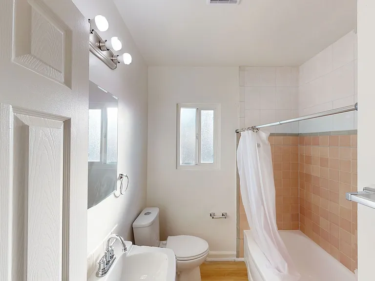 22815 Grand St — Photo 12