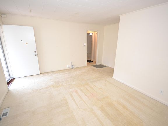 4th image of 306 Plainview Ave