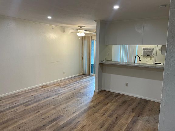 4th image of 7502 Parkway Dr Unit 100