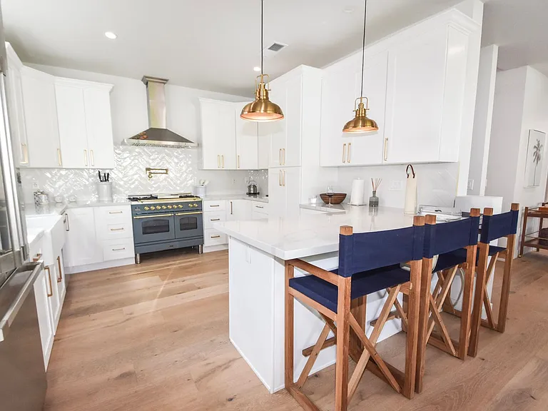 924 D Avenue — Photo 11