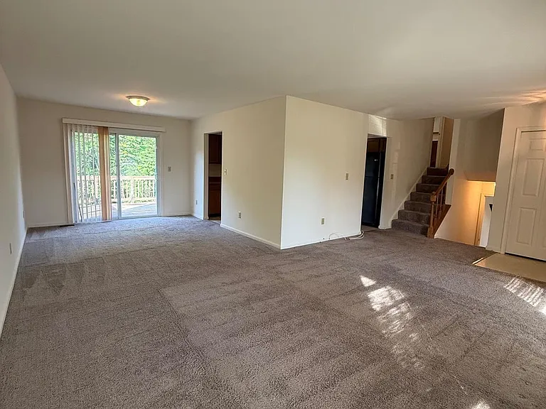 900 Dewberry Dr — Photo 5