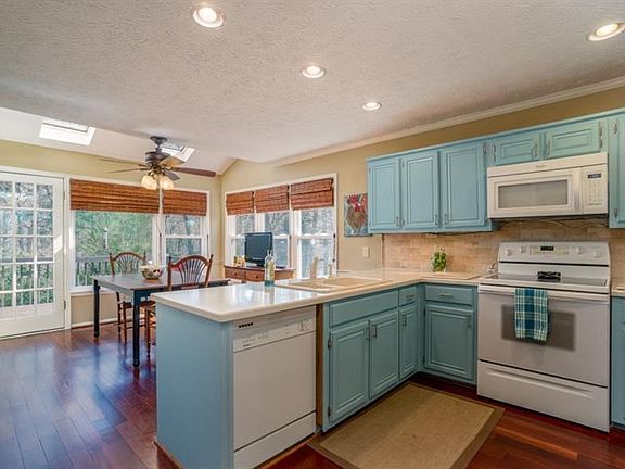 5th image of 3240 Chinquapin Ct