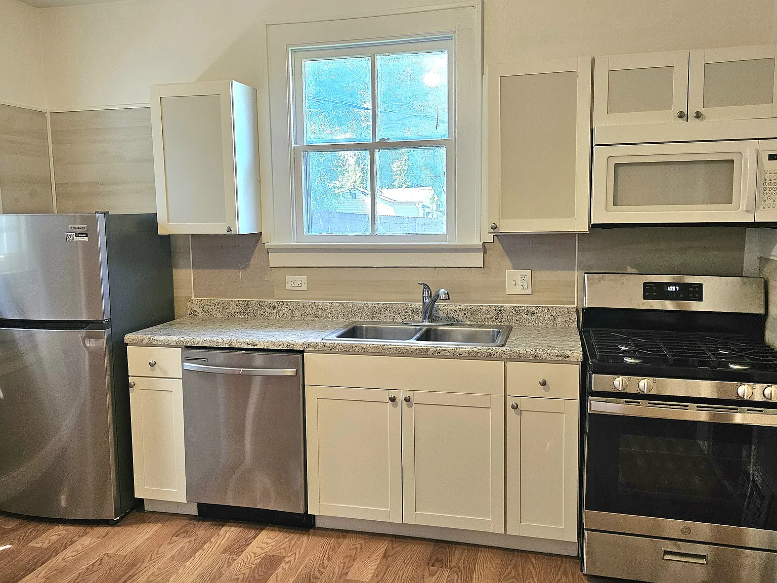 200 E Etta Ave — Photo 1