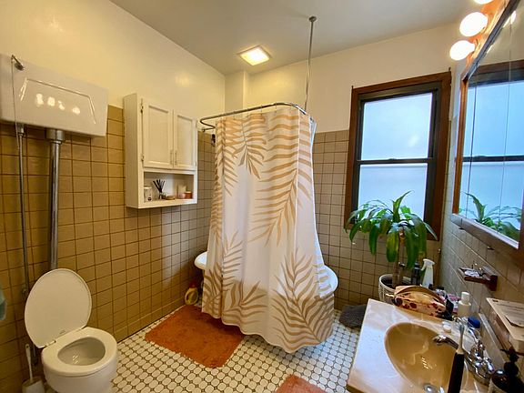 4th image of 415 W Belden Ave #1