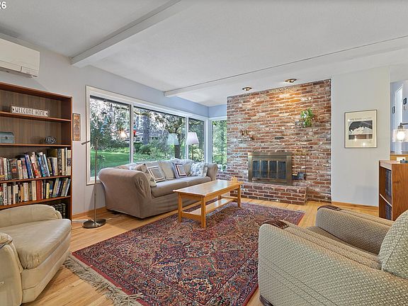 2nd image of 909 SE 96th Ave