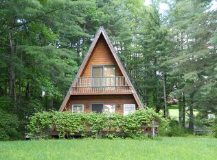 30 Canary Ln, Hayesville, NC 28904