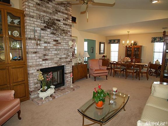 5th image of 83 Willow Glen Ave