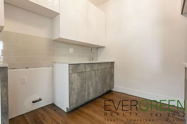Rented by Evergreen Apartments BK | media 14