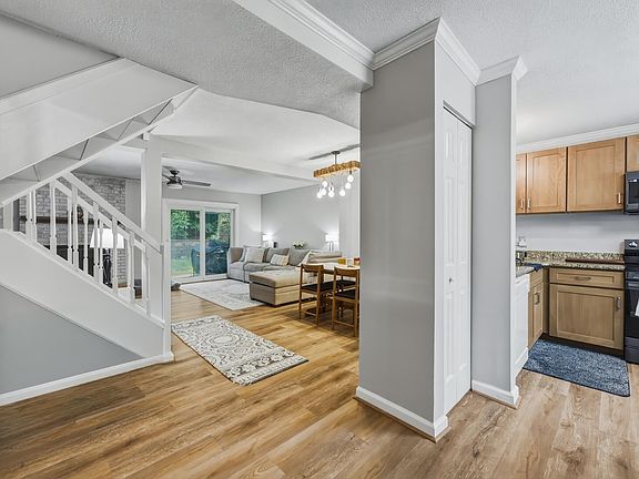 5th image of 109 Luxon Pl