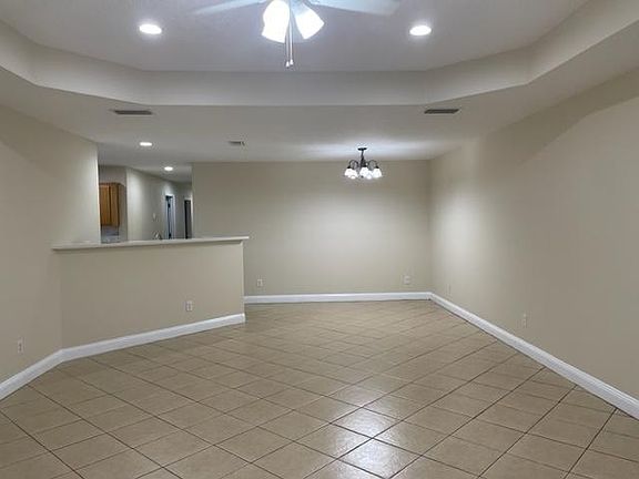 3rd image of 102 Windridge Dr