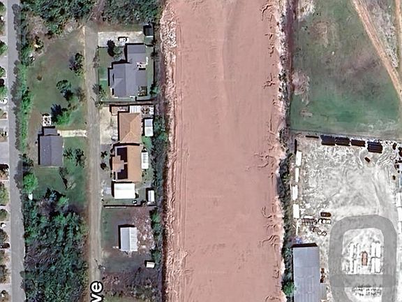 3rd image of 932 15th St