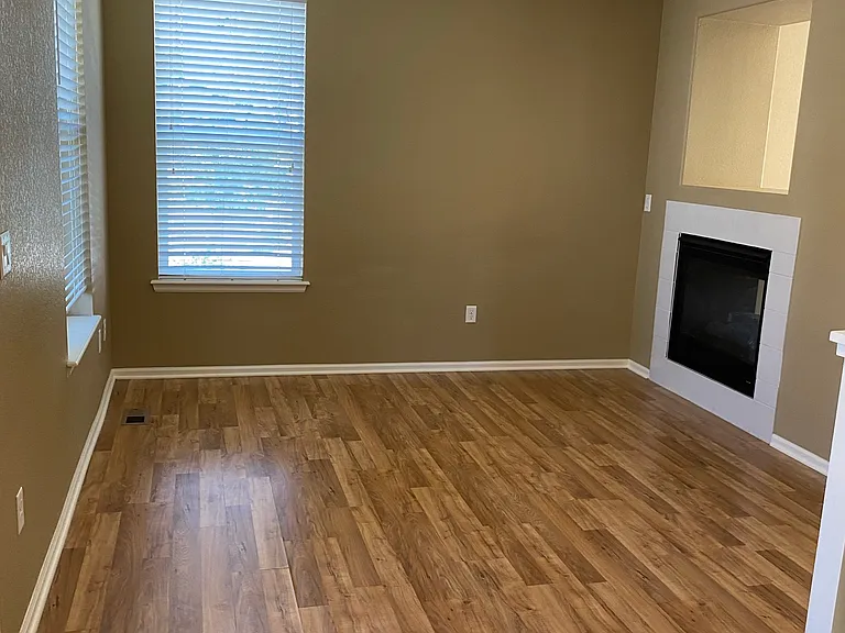 404 Casper Dr — Photo 6