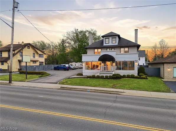 1214 E Market St, Warren, OH 44483