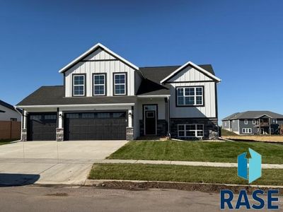 161 Perry Ln N, Harrisburg, SD, 57032