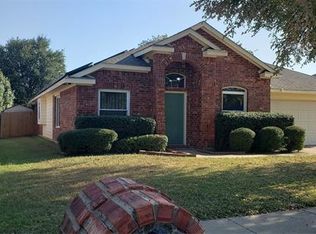 1105 Springhill Dr, Saginaw, TX 76179