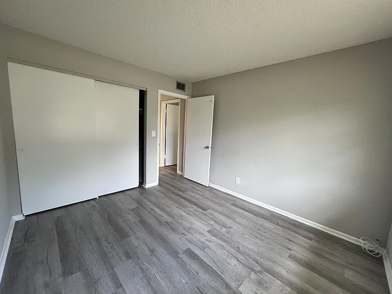 1920 W Lakeview Blvd #1 — Photo 20