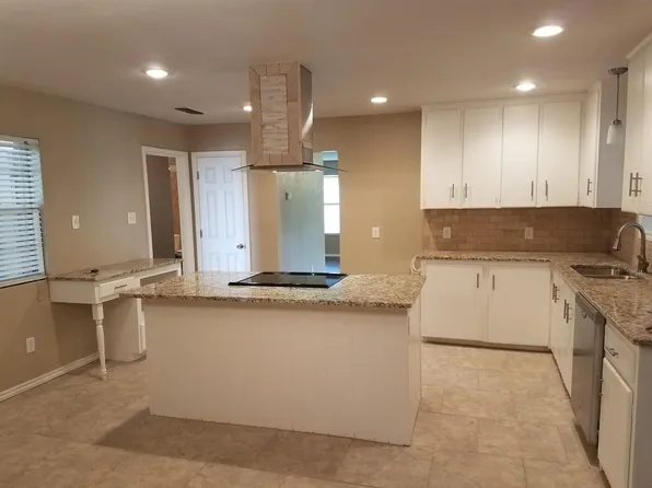 100 Lochness Ln, Benbrook, TX 76126