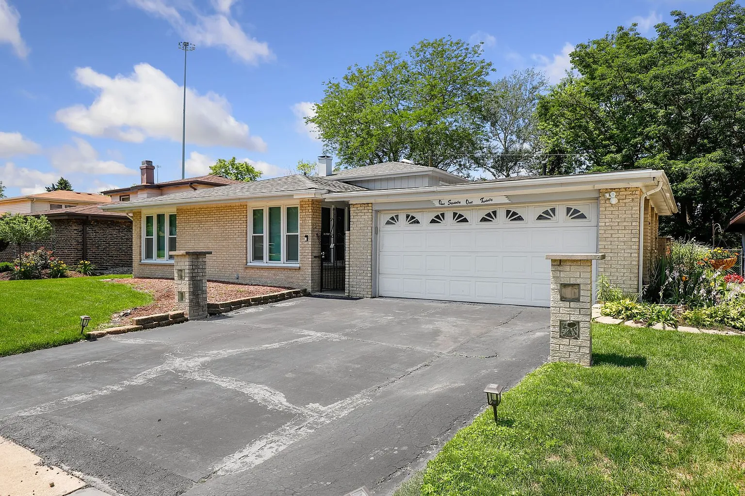 17120 Cornell Ave photo 1