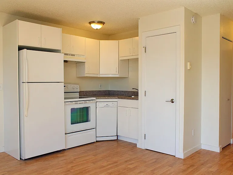 9222 N Lombard St — Photo 12