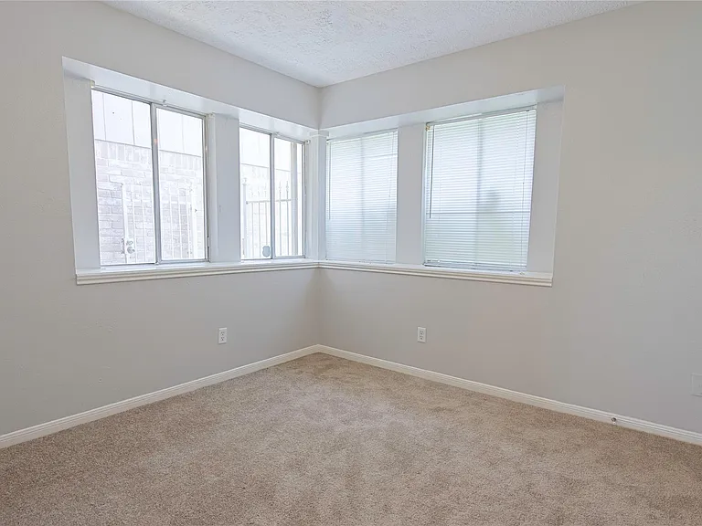 21310 Park Run Dr — Photo 11