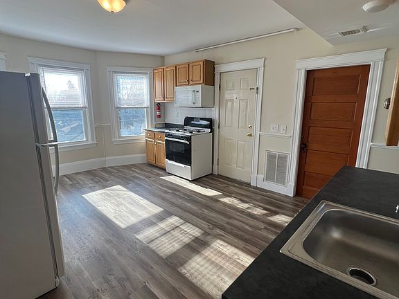 3rd image of 58 Sawtell Ave #4