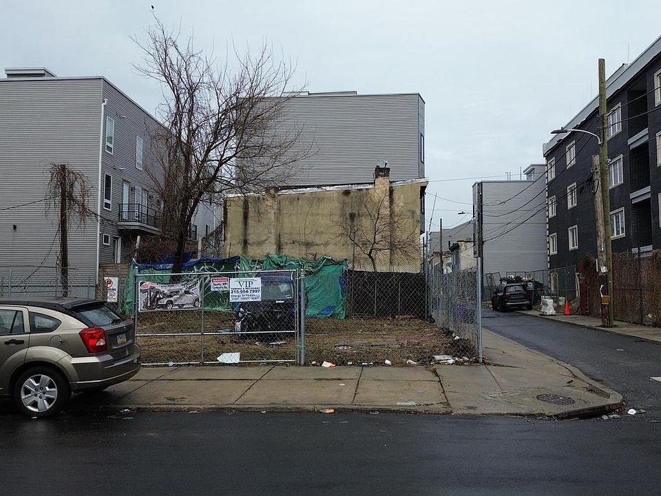 1st image of 2400 N Mutter St