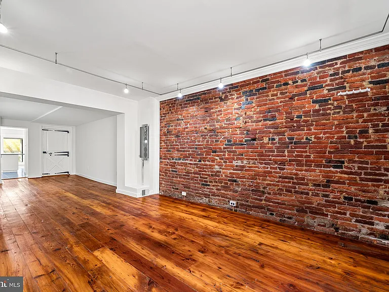 438 Spruce St — Photo 3