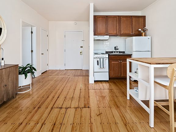 5th image of 9 Buswell St #4-R