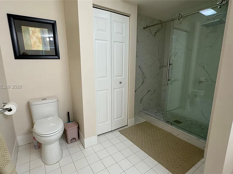 17100 N Bay Rd #1813 — Photo 9