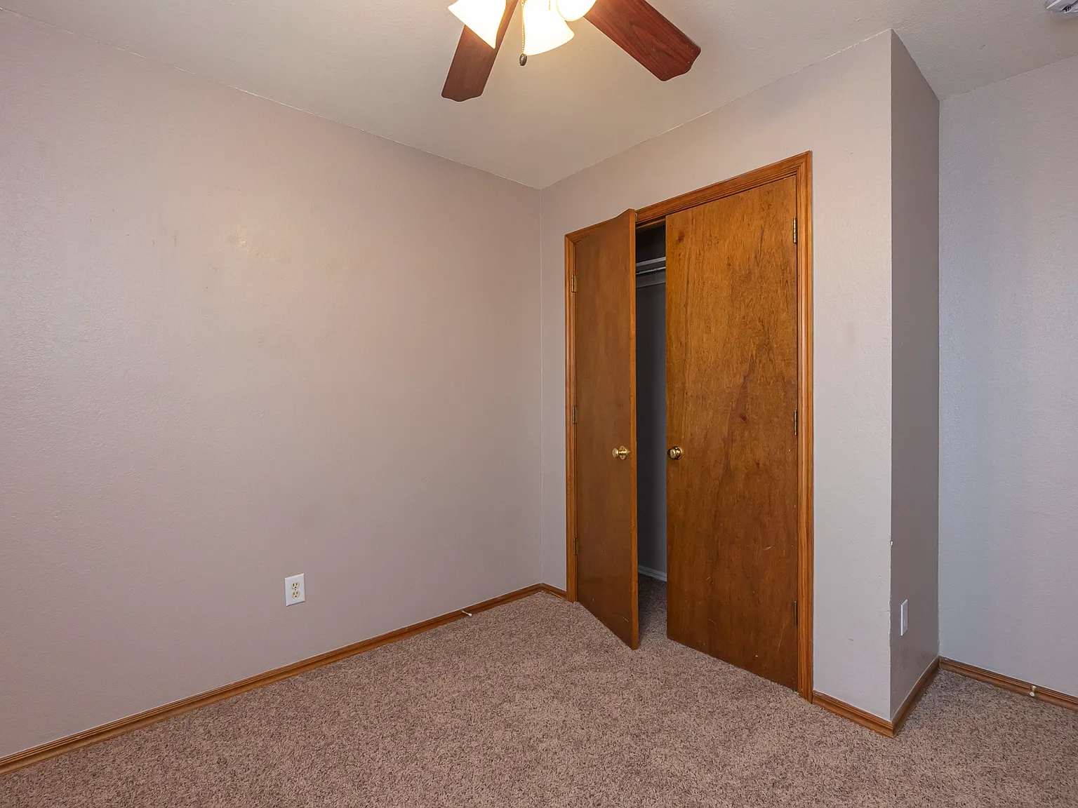 3 bed, 1.5 bath, 950 sqft, $1,295 — Photo 2