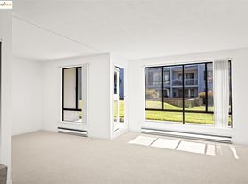 7 Commodore Dr