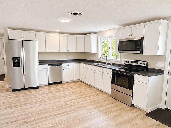 4th image of 504 Fontaine Road