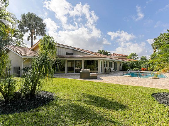 2nd image of 5001 Pineview Cir