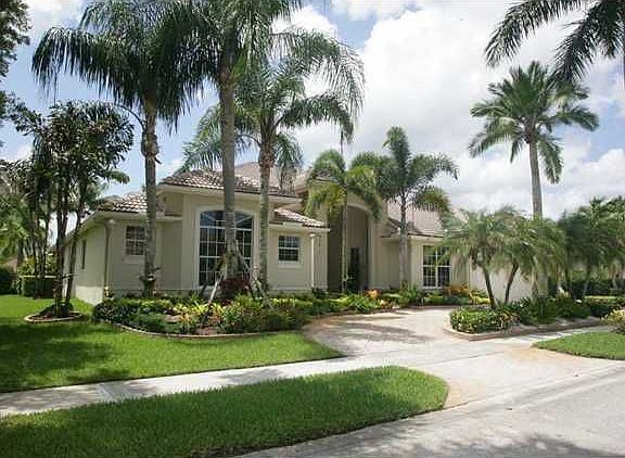 2nd image of 2568 Mayfair Ln
