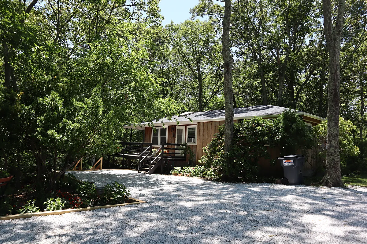 Building Photo - 93 Old Riverhead Rd