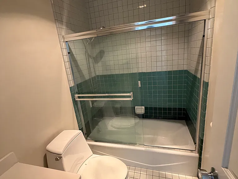 2323 Van Ness Ave #301 — Photo 6