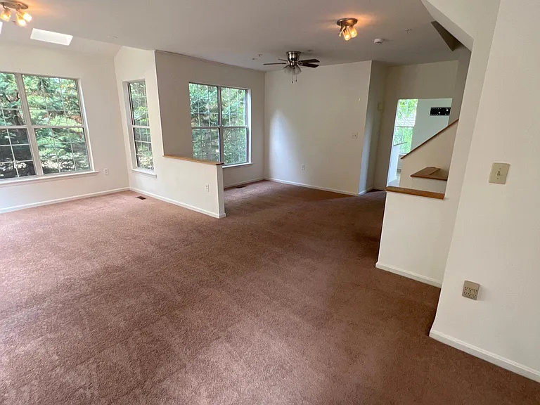 107 Rock Creek Ct — Photo 24