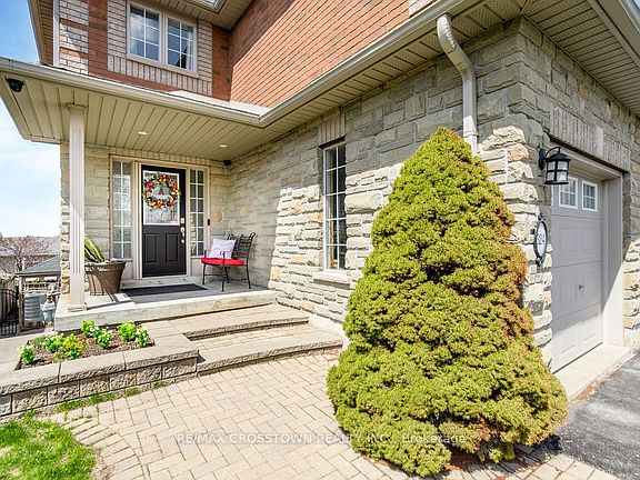 4th image of 324 Cundles Rd E