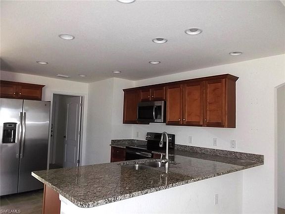 3rd image of 1910 Sunshine Blvd S