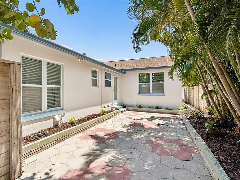 8125 Bayshore Dr — Photo 21