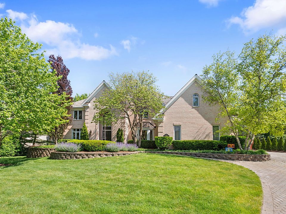 1st image of 320 Camelot Ln