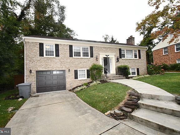 2nd image of 2204 Colonial Woods Dr
