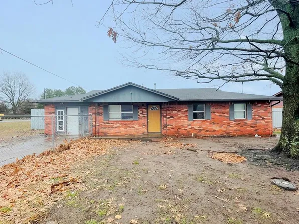 100 Lou Dr, Holdenville, OK 74848