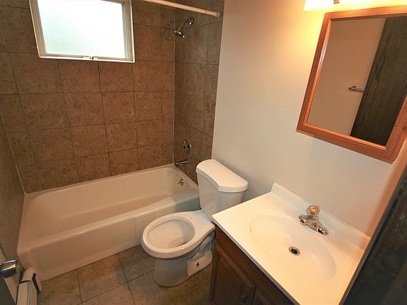 4th image of 921 Pius Ln APT 5