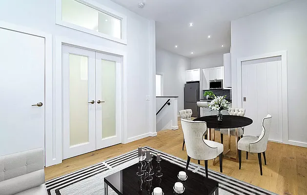 Rented by REAL New York | media 18