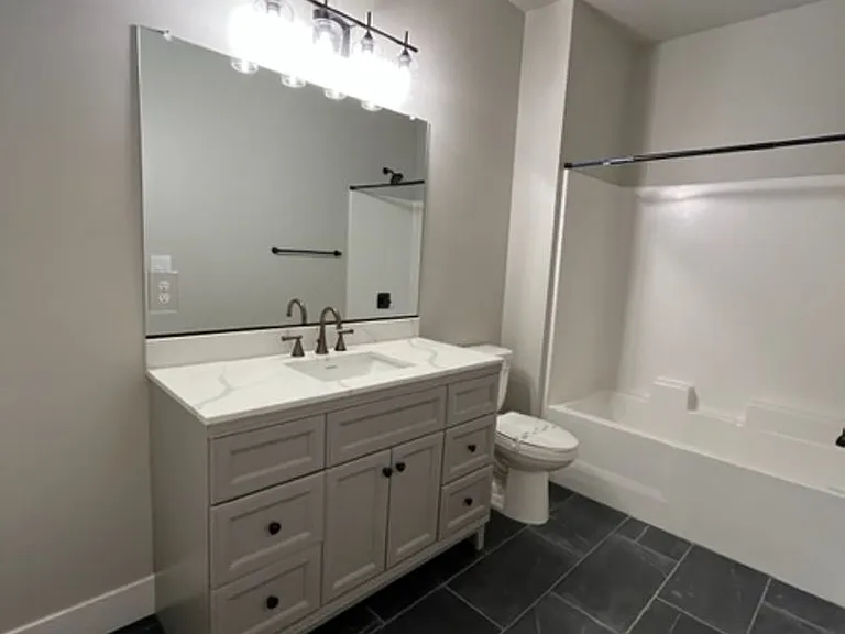 310 S River St — Photo 11