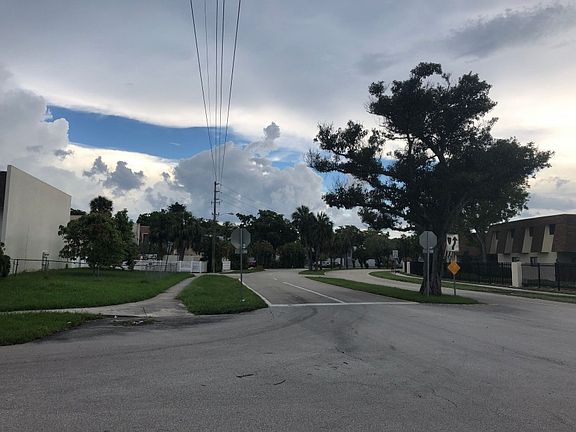 4th image of 222 San Remo Blvd