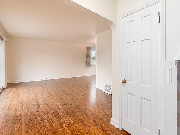 4th image of 4056 N Pioneer Ave