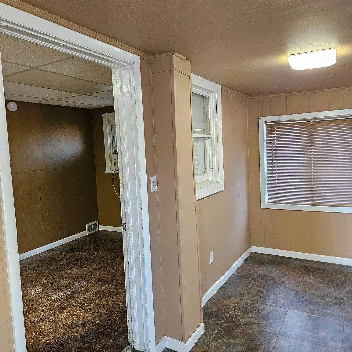 2 bed, 1.0 bath, 1890 sqft, $2,000 — Photo 2