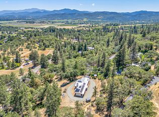 2555 Old Military Rd, Central Point, OR 97502